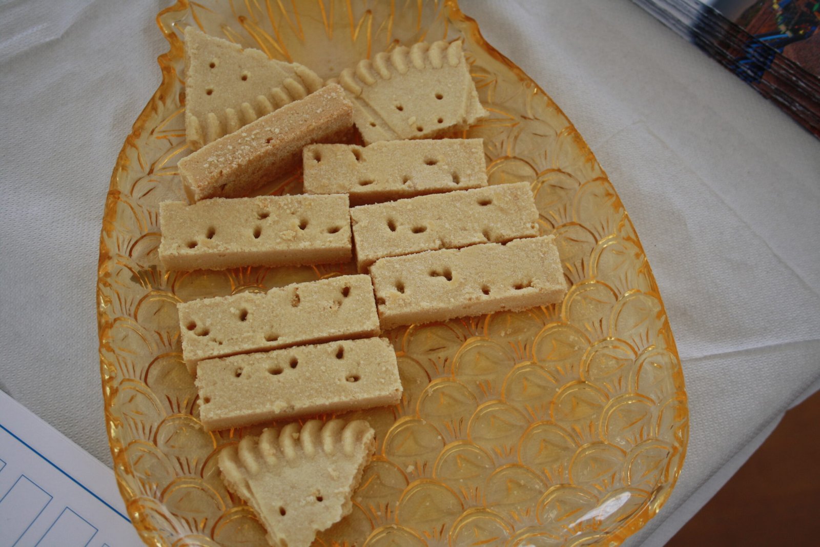 Scottish shortbread fingers and petticoat triangles on a glass plate.