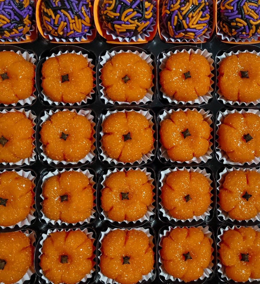 Oreo Pumpkins (The No-Bake 20-Minute Halloween Treat) 3 Overhead view of orange Oreo pumpkin truffles in paper cups