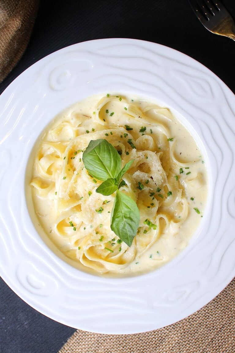 Creamy garlic parmesan one-pan pasta — fettuccine in silky garlic cream sauce
