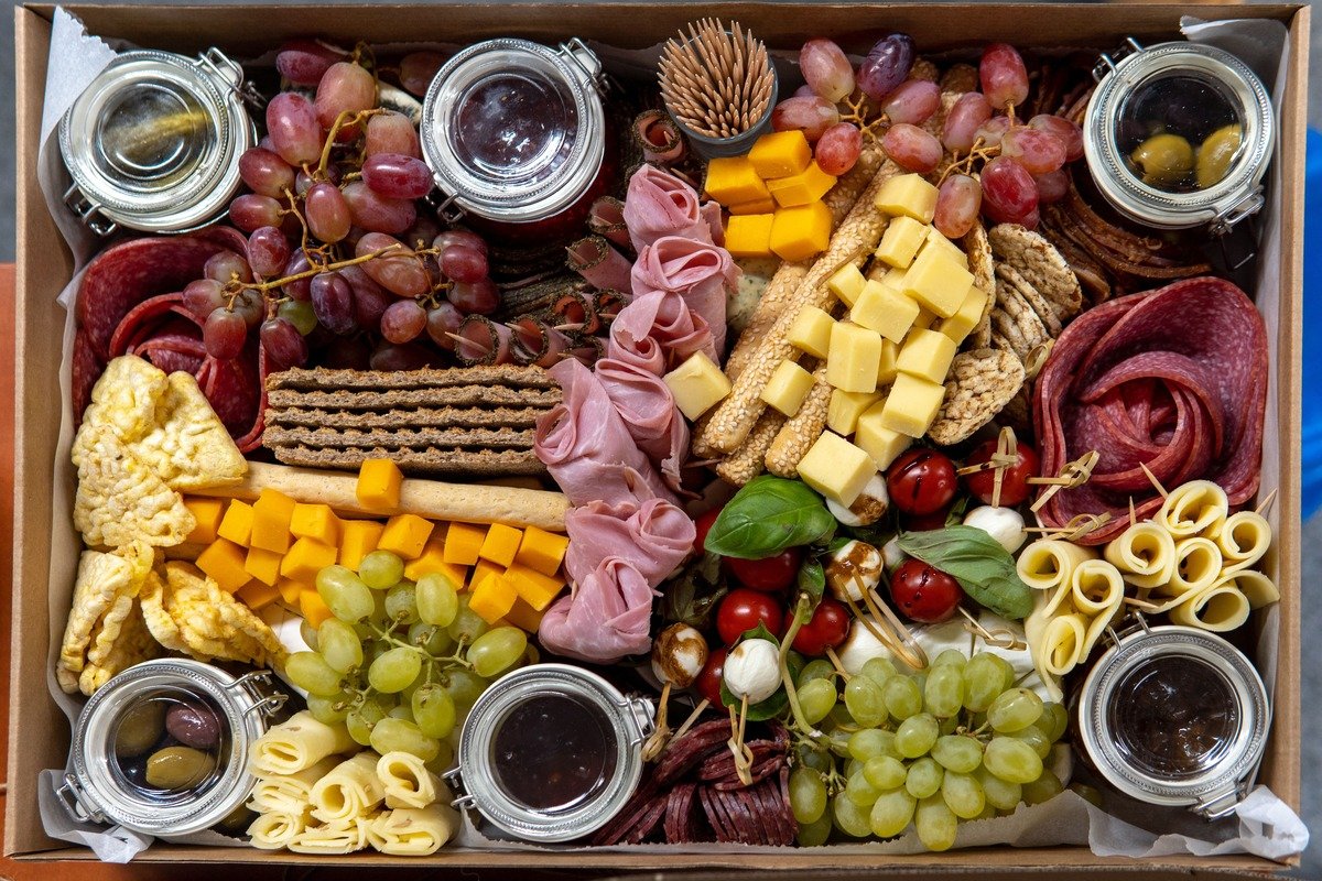 Spooky Halloween Charcuterie Board (The 25-Minute No-Bake Party Board) 2 Spooky Halloween Charcuterie Board