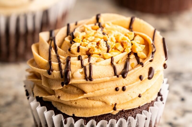 Chocolate Peanut Butter Cupcakes (The Gooey 30-Minute Peanut Butter Dream)