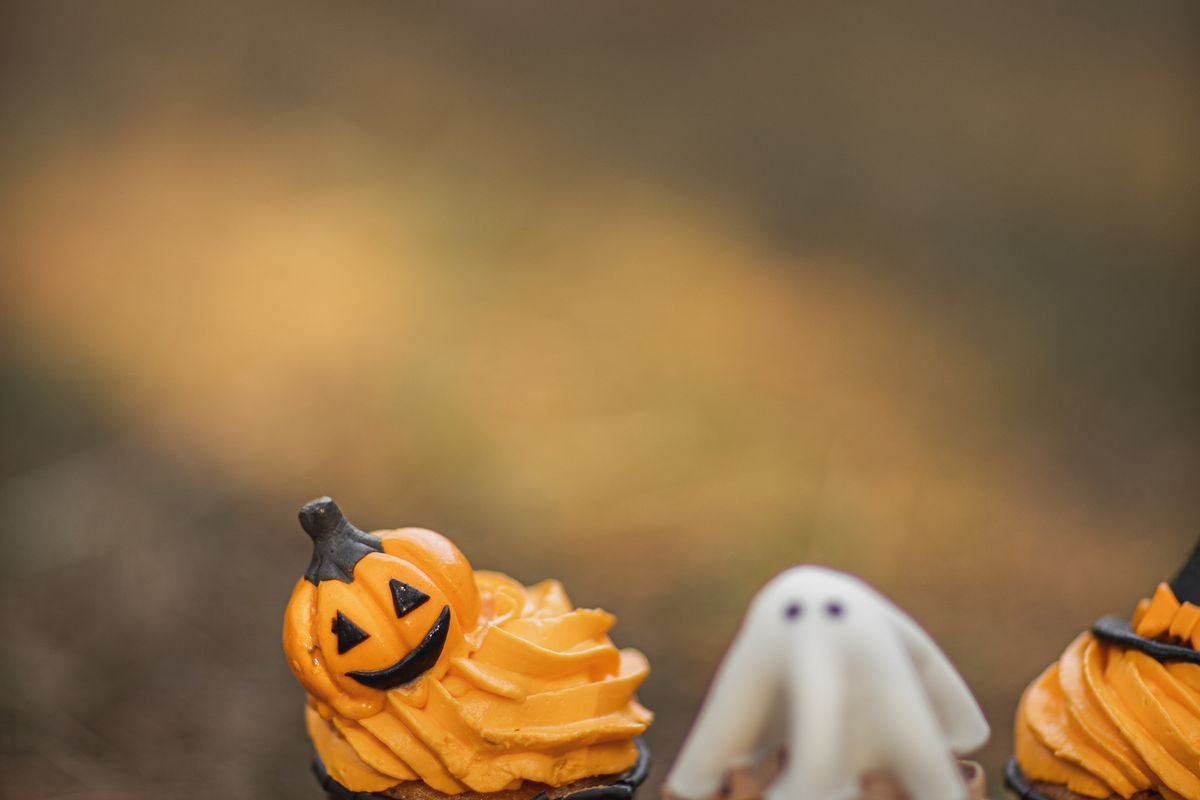 Candy Corn Cupcakes (The Spooky 35-Minute Halloween Cupcakes) 4 Candy Corn Cupcakes (The Spooky 35-Minute Halloween Cupcakes)