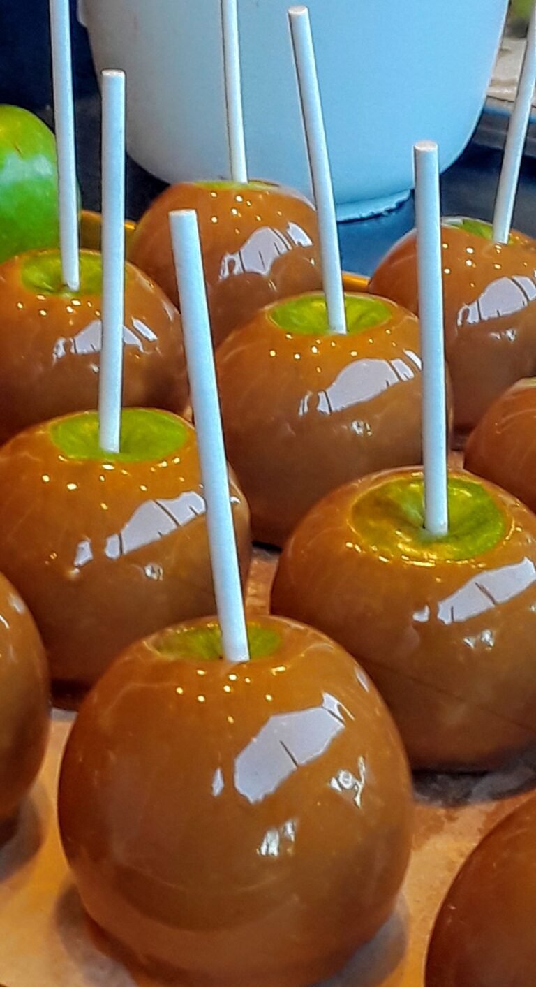 Spooky caramel apples