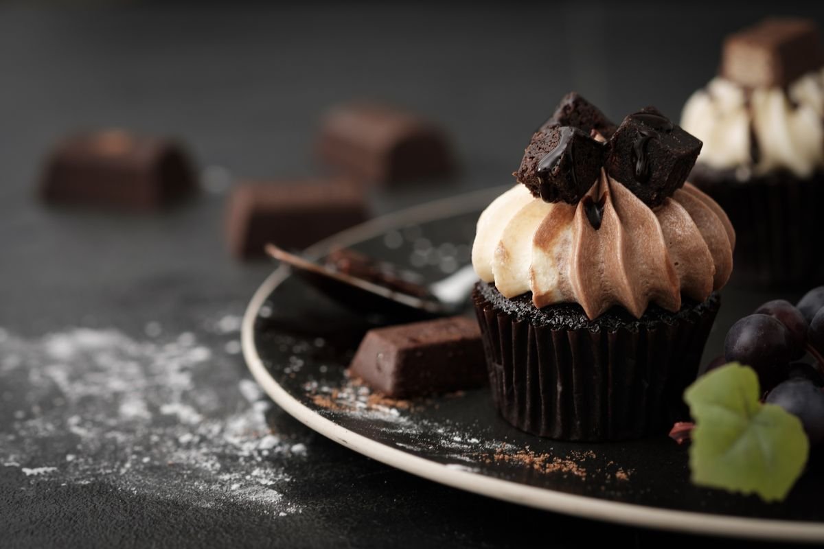 Death by Chocolate Cupcakes (The Ultra-Fudgy 40-Minute Triple-Chocolate Recipe) 3 Death by Chocolate Cupcakes (The Ultra-Fudgy 40-Minute Triple-Chocolate Recipe)