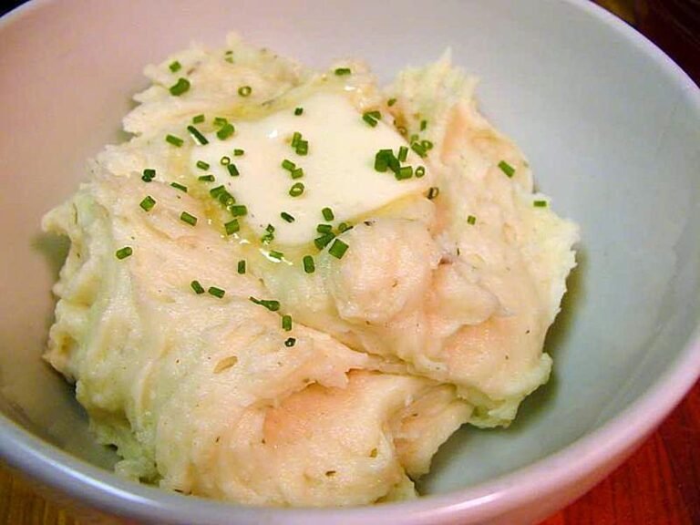 Creamy Make-Ahead Mashed Potatoes (The Fluffy 40-Minute Thanksgiving Side)