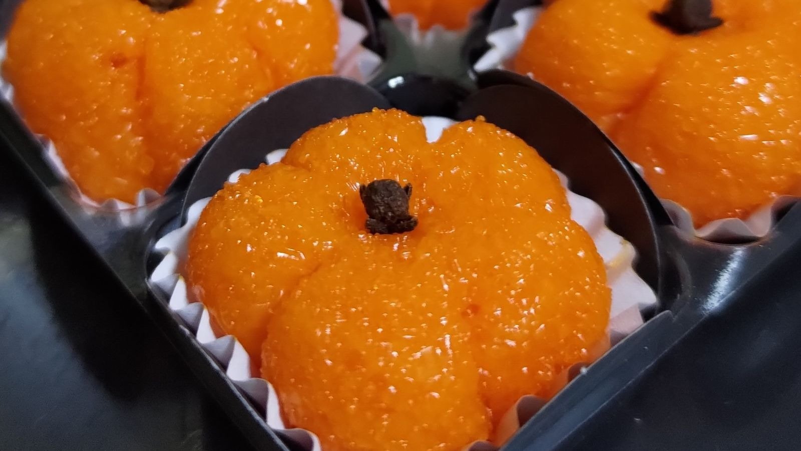 Oreo Pumpkins (The No-Bake 20-Minute Halloween Treat) 2 Oreo pumpkin truffles with jack-o-lantern faces arranged on a platter