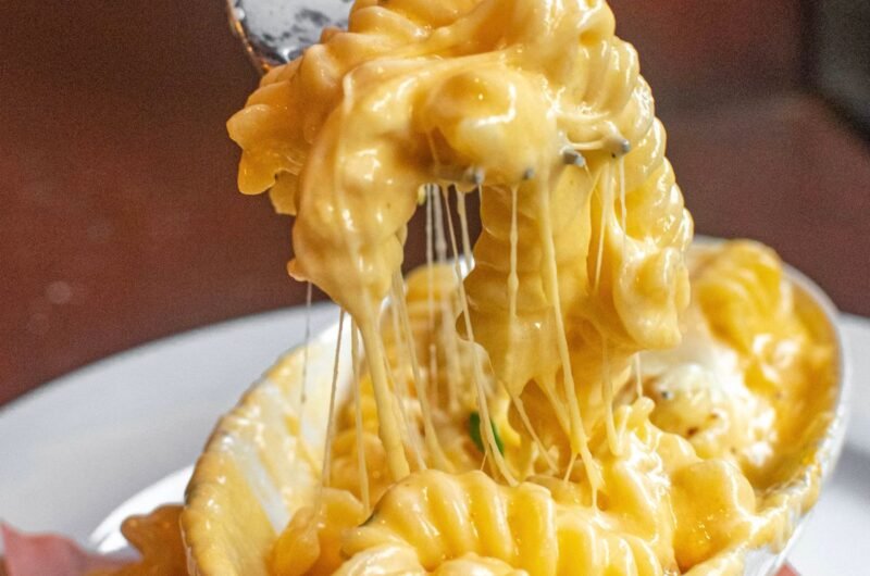 Creamy Pumpkin Mac and Cheese (The Spooky 35-Minute Halloween Dinner)