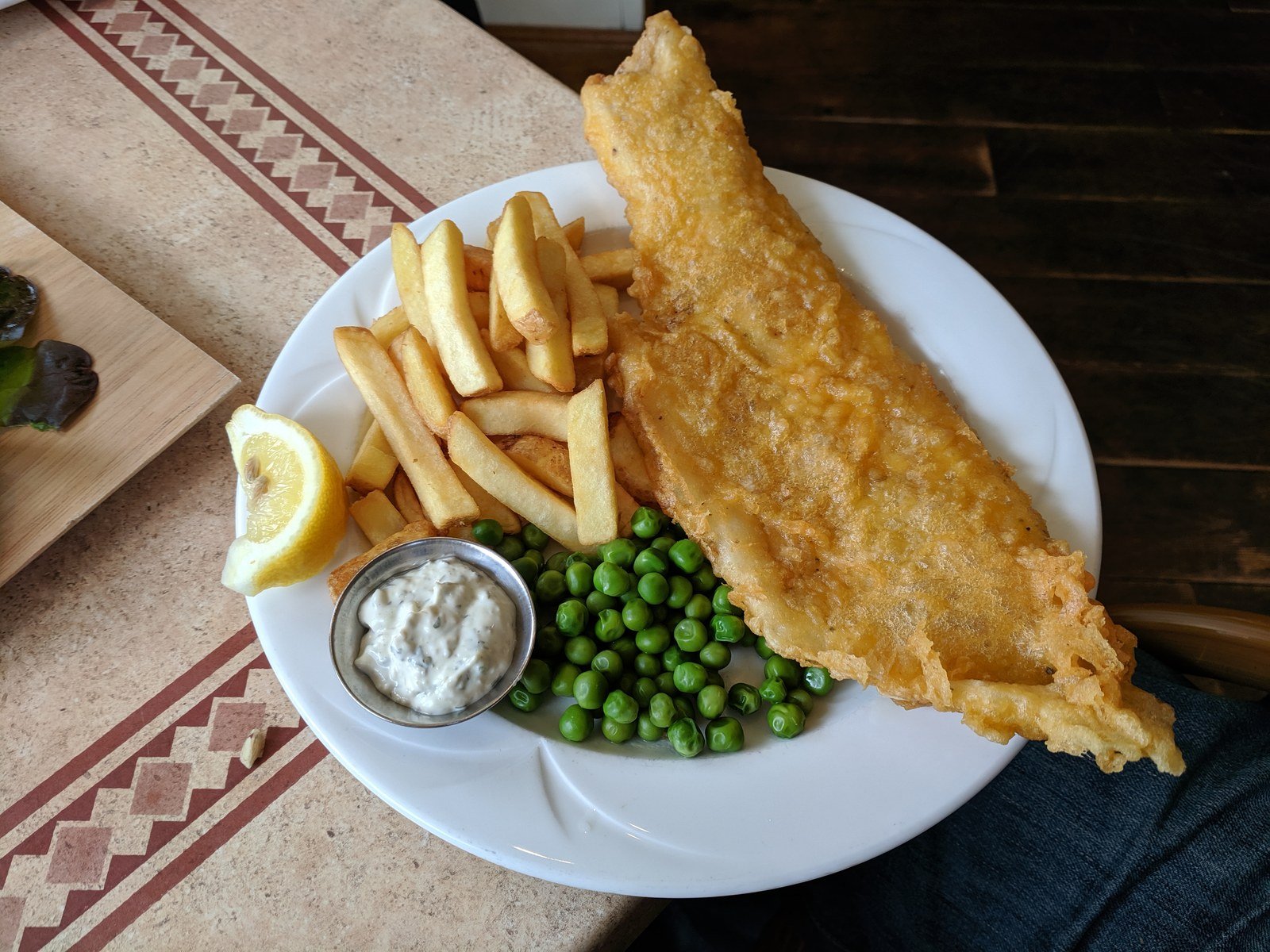 Fish and chips with garden peas and tartar sauce