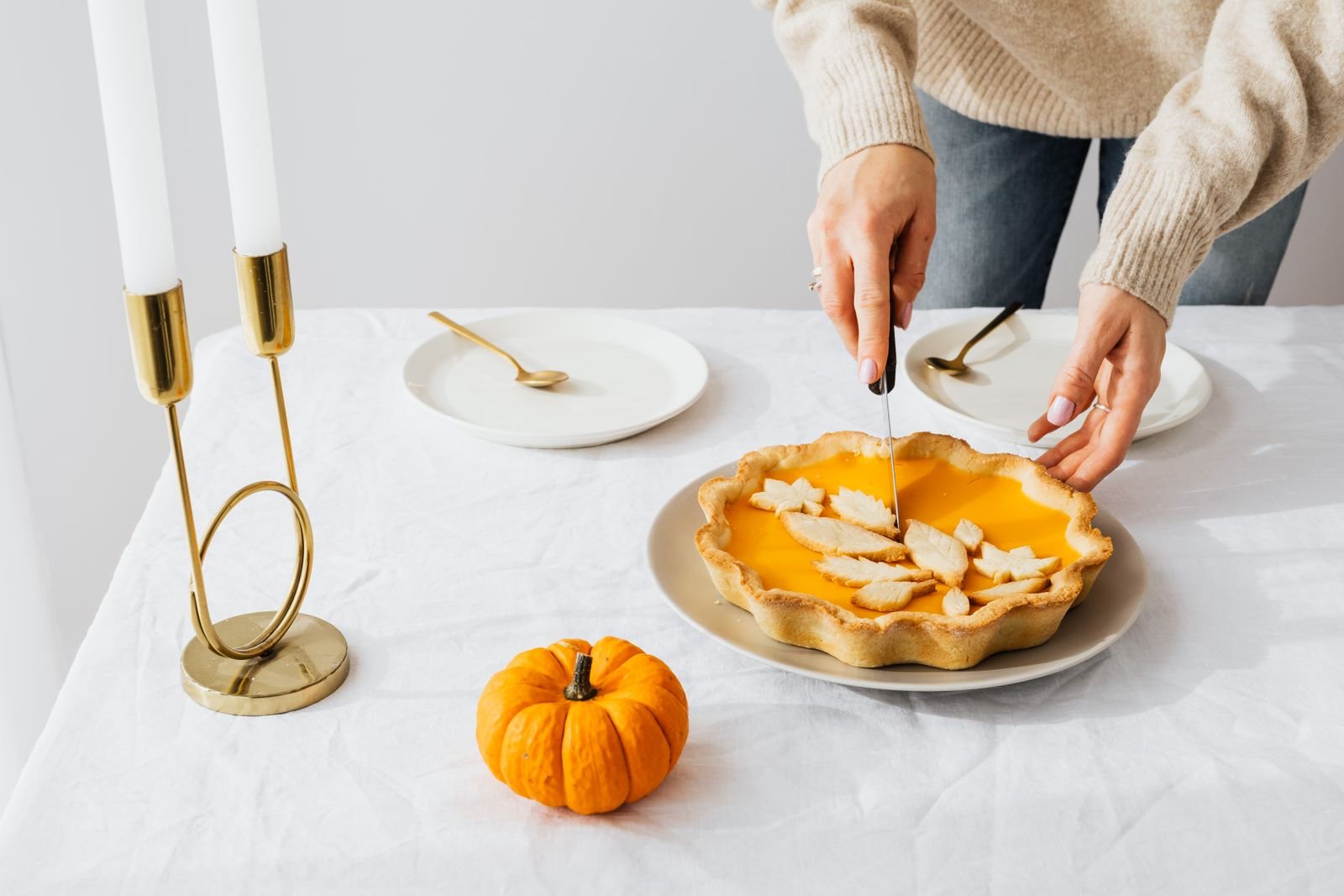Classic Pumpkin Pie (The Silky 75-Minute Make-Ahead Pie) 3 Slicing into a classic pumpkin pie