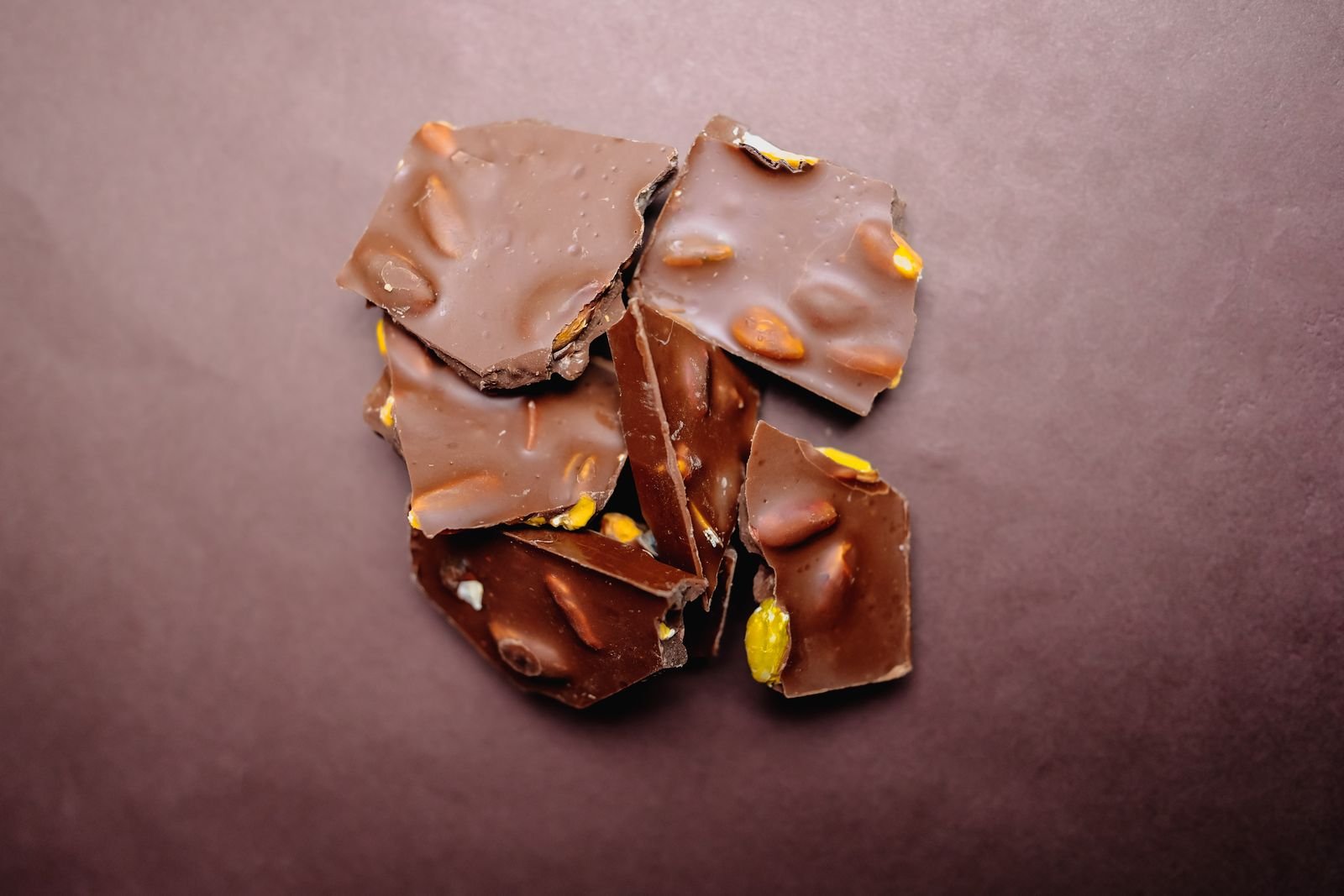 Halloween Candy Bark (The Spooky 20-Minute No-Bake Halloween Treat) 3 Ingredients for Halloween candy bark