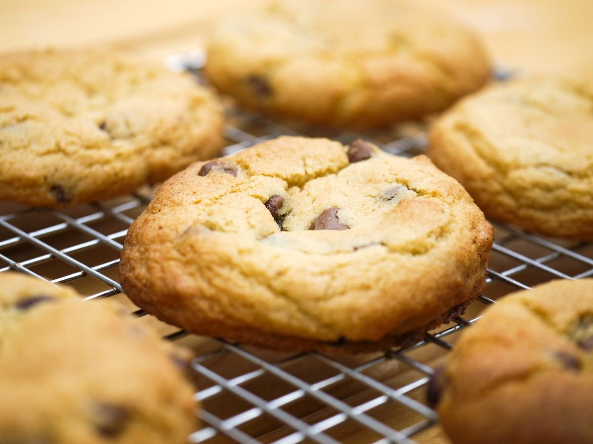 Chewy Chocolate Chip Cookies (The Perfect 25-Minute Cookie Recipe) 2 Chocolate chip cookie dough with melty chocolate