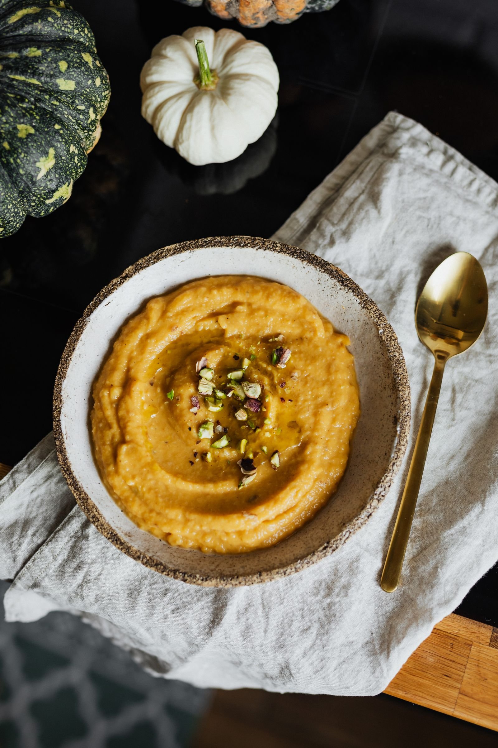 Spooky Pumpkin Hummus (The Creamy 15-Minute Halloween Party Dip) 3 Spooky pumpkin hummus ingredients