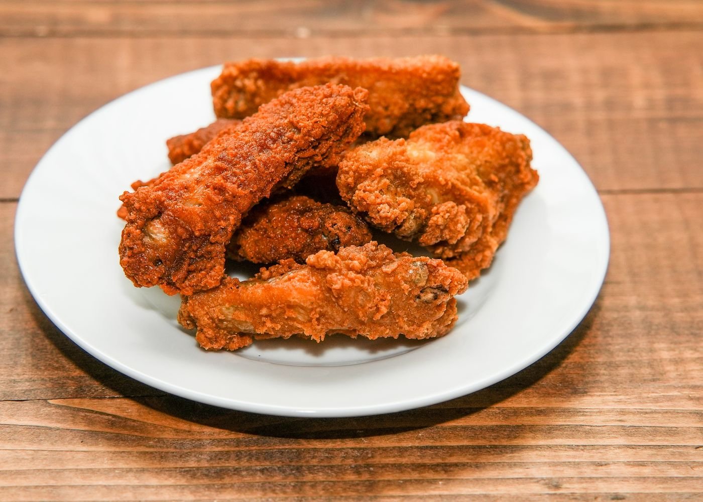 Crispy Air Fryer Bat Wings (The 25-Minute Halloween Party Wings) 4 Seasoned chicken wings ready for the air fryer