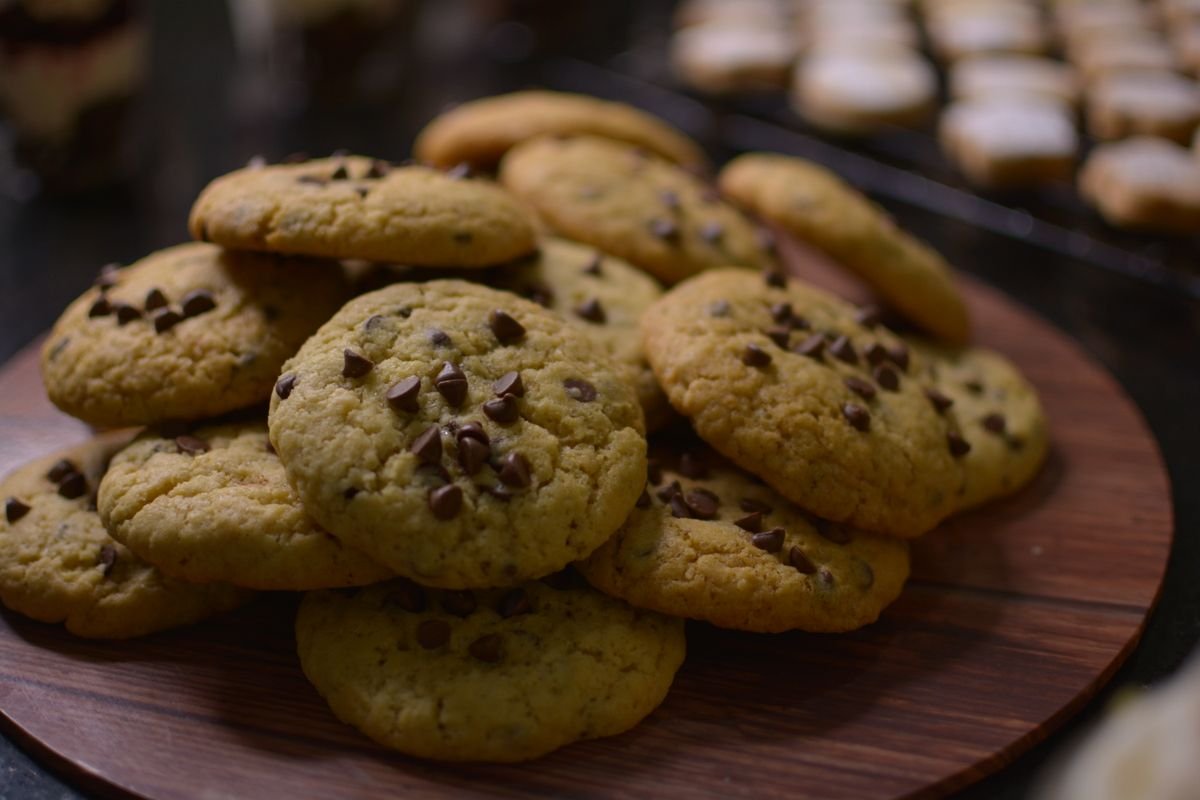 Chewy Chocolate Chip Cookies (The Perfect 25-Minute Cookie Recipe) 4 Freshly baked chewy chocolate chip cookies cooling