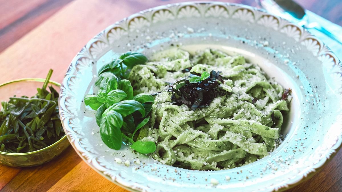 Slime Green Pesto Pasta (The Spooky 15-Minute Halloween Dinner) 5 Tossing pasta in green pesto