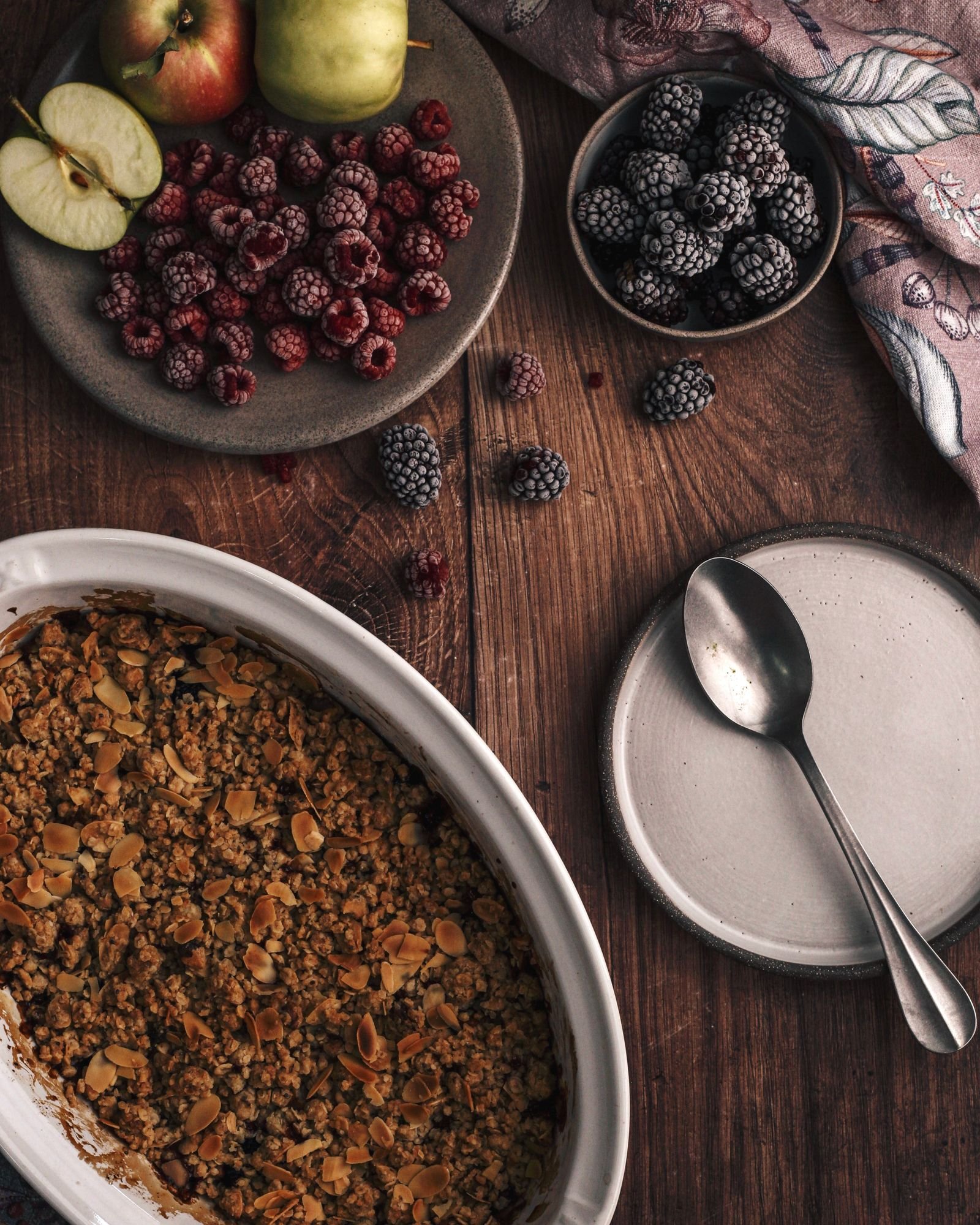 Warm Apple Crisp with Vanilla Ice Cream (The Easy 50-Minute Fall Dessert) 5 Warm Apple Crisp with Vanilla Ice Cream