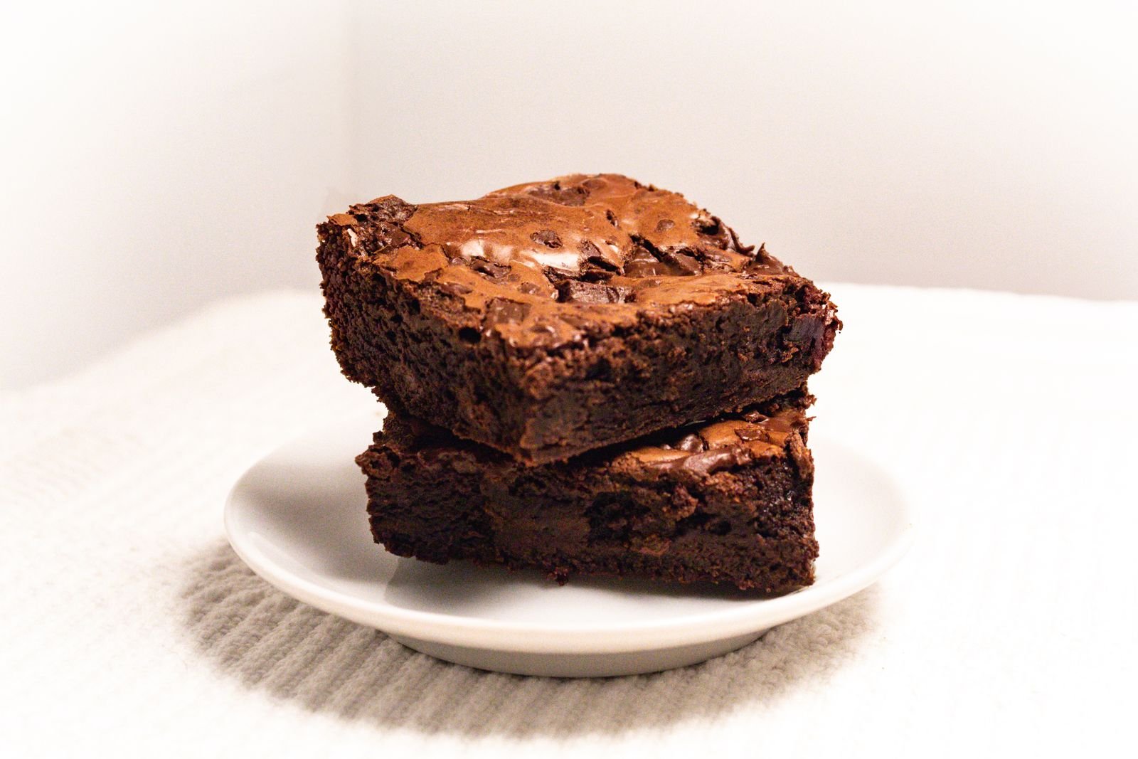 Finished spiderweb brownies with candy eyeballs