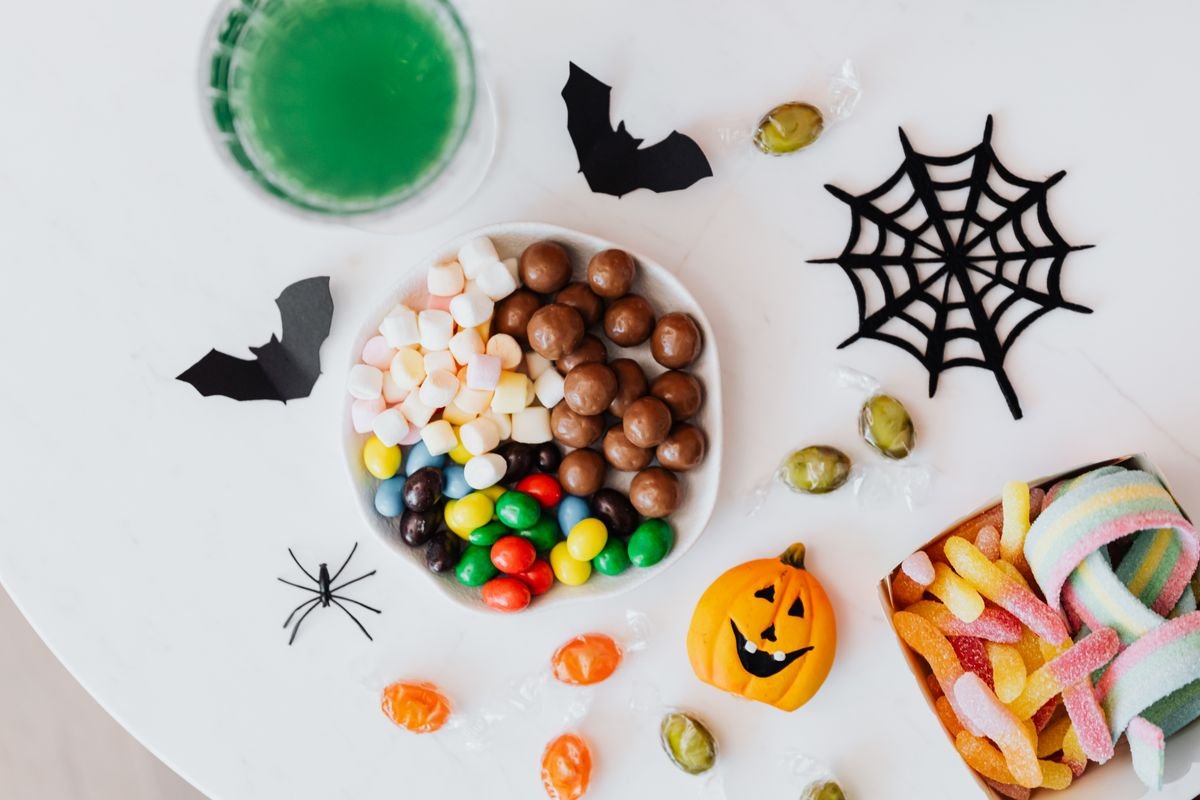 Monster Mix (The Spooky 15-Minute No-Bake Halloween Snack Mix) 5 Halloween candy mix bowl