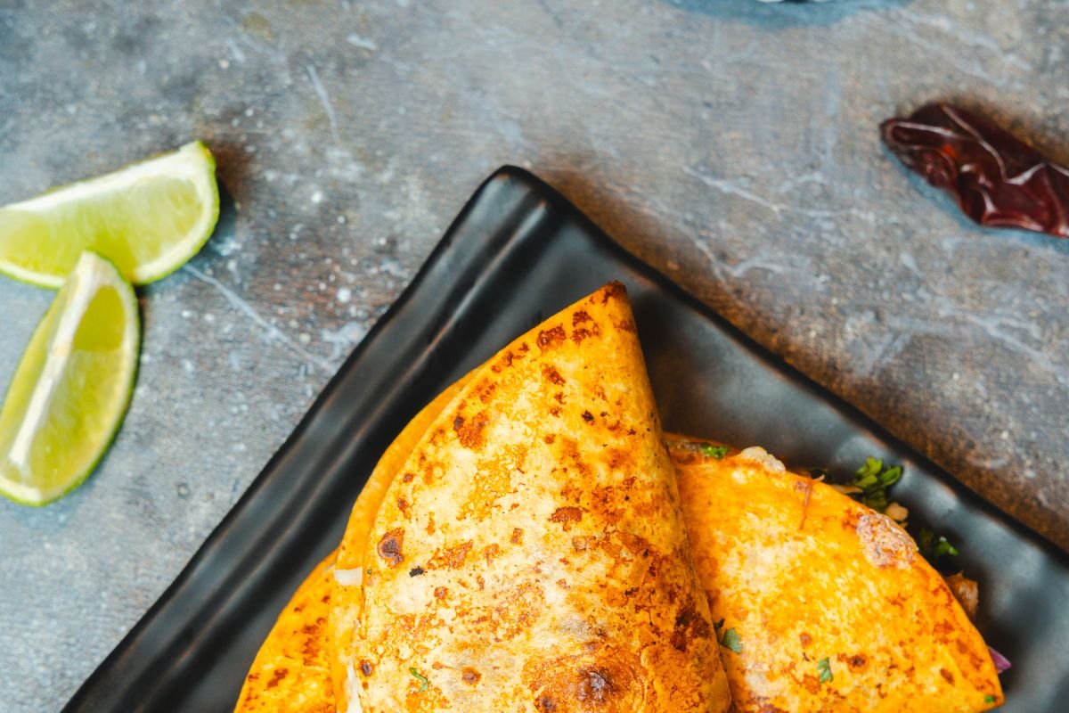 Jack-o'-Lantern Quesadillas (The Spooky 25-Minute Halloween Quesadillas) 4 Cheesy chicken, black bean and corn filling for Halloween quesadillas
