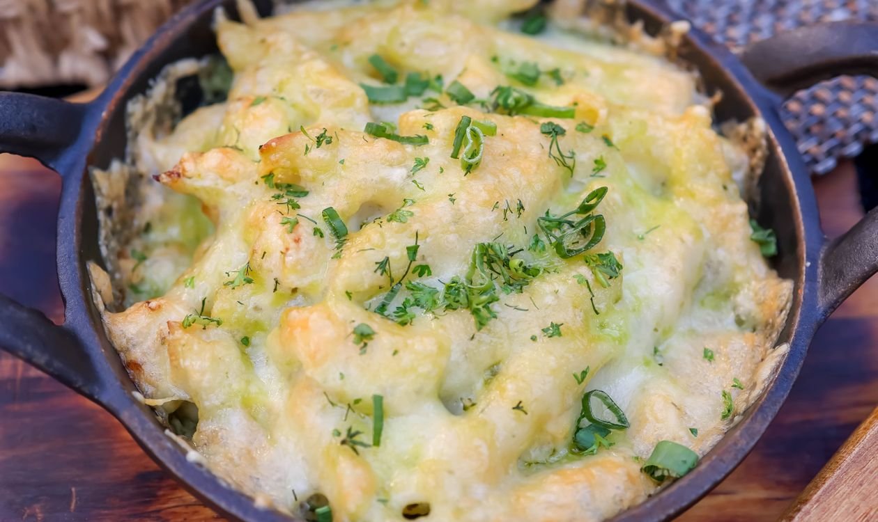 The Creamiest Baked Mac and Cheese (45-Minute Comfort Classic) 4 Baked mac and cheese in skillet