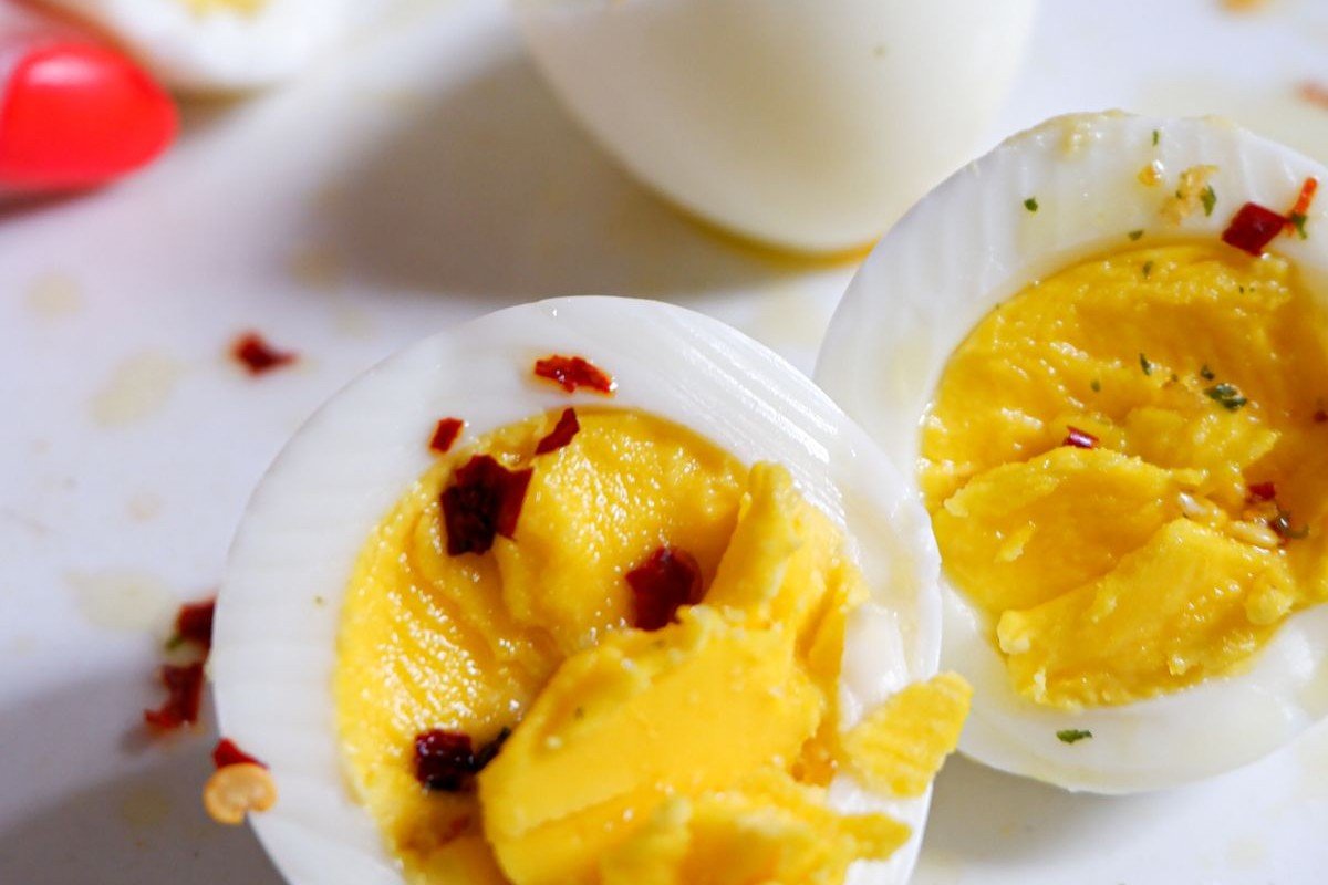 Spider Deviled Eggs (The Spooky 25-Minute Halloween Party Appetizer) 5 Spider deviled eggs dusted with paprika