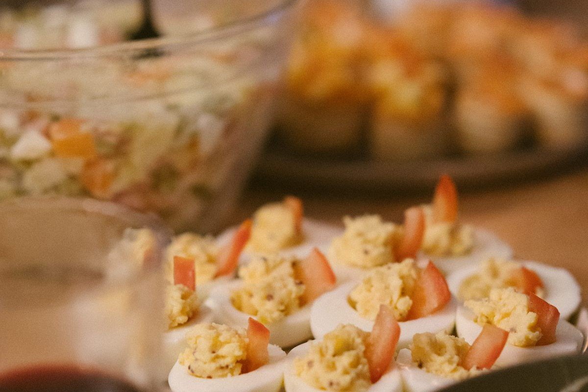 Spider Deviled Eggs (The Spooky 25-Minute Halloween Party Appetizer) 6 Spider deviled eggs party platter