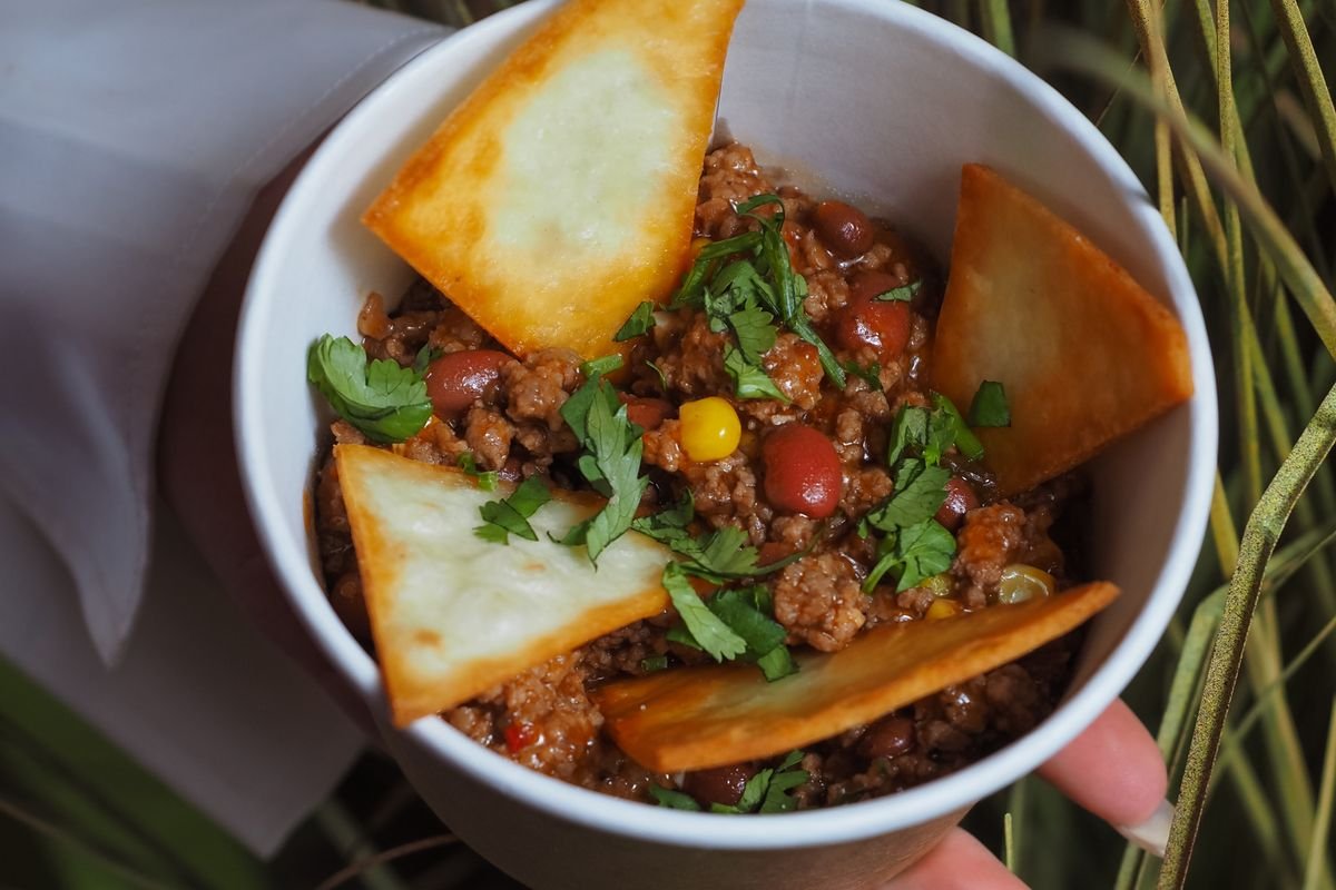 Slow Cooker Beef Chili (The Hearty Set-It-and-Forget-It Dinner) 4 Slow cooker beef chili simmering