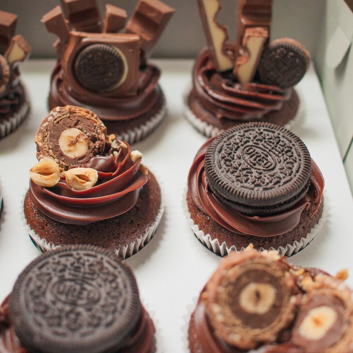 Cookie Bat Cupcakes (The Spooky 40-Minute Halloween Cupcakes) 3 Chocolate cupcakes decorated with cookies and candy