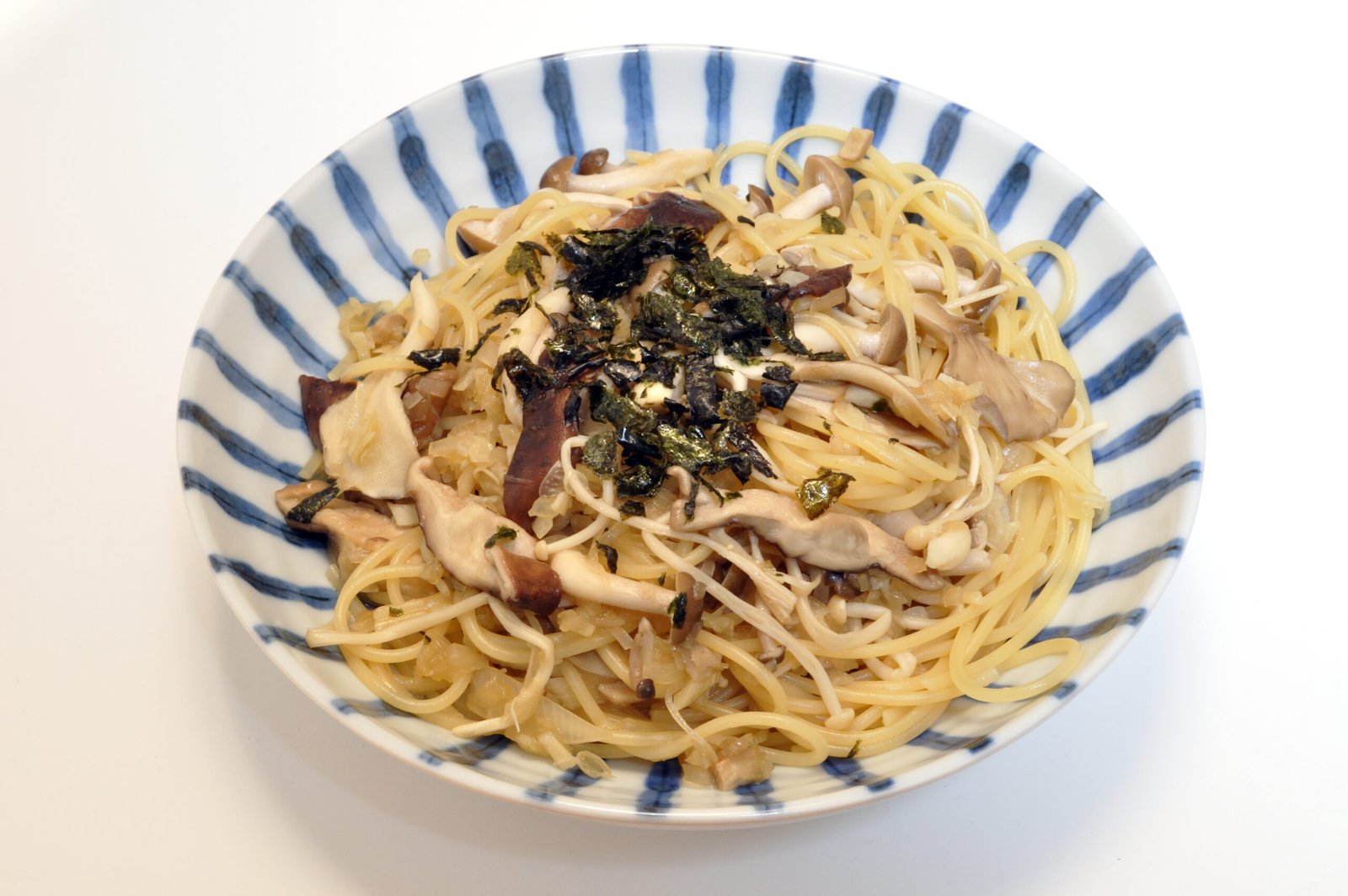 Soy Butter Mushroom Pasta (Japanese Wafu Spaghetti, 30 Minutes) 2 A bowl of Japanese-style soy butter mushroom pasta with shimeji mushrooms and shredded nori in a blue striped bowl