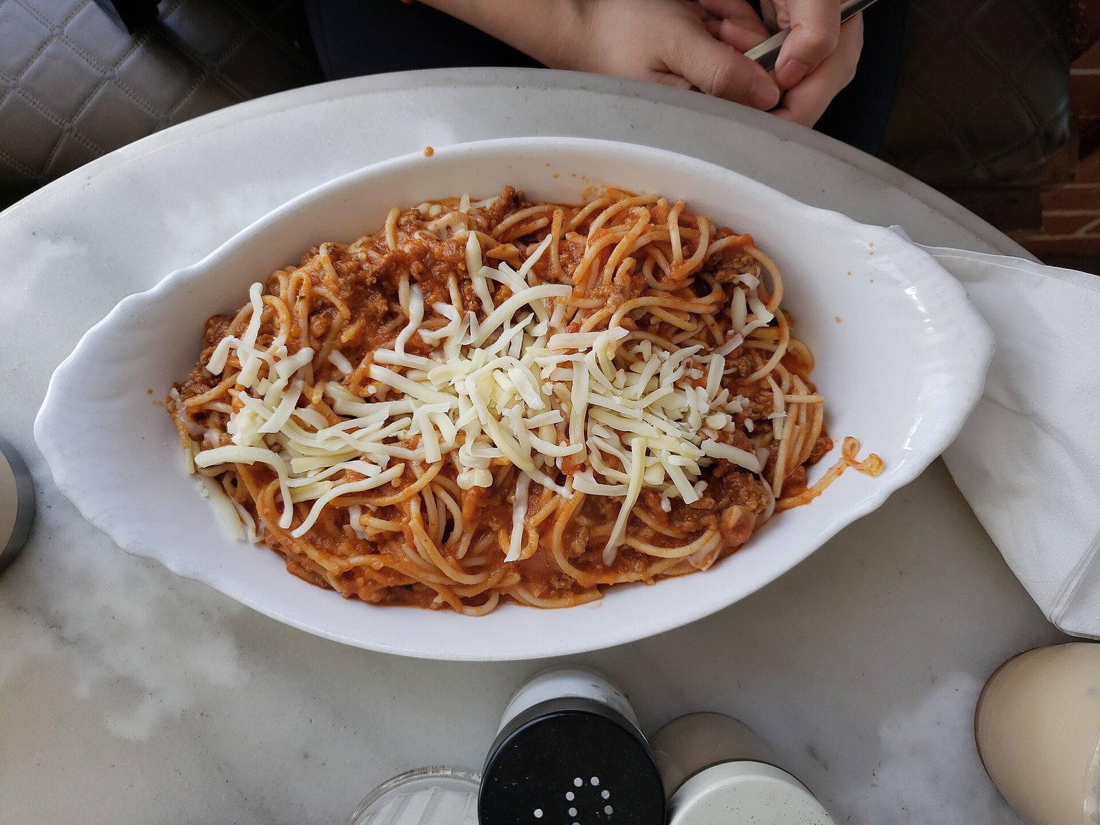 Spaghetti Bolognese (Rich, Slow-Simmered Meat Sauce) 3 Spaghetti bolognese with rich red meat sauce