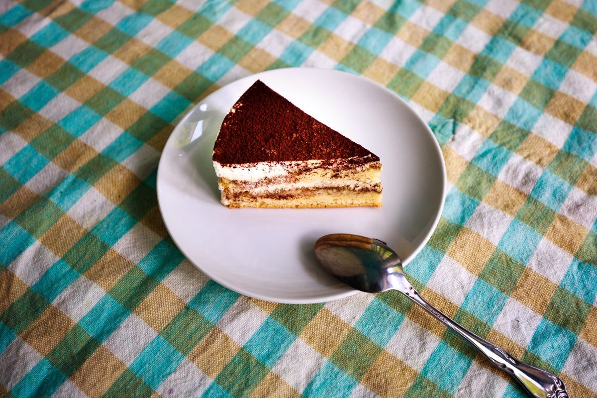 Classic Tiramisu (The Creamy 20-Minute No-Bake Italian Dessert) 3 Layering tiramisu